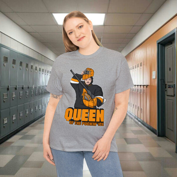 "Queen of the pucking ice" - T shirt (Harper) - Image 40